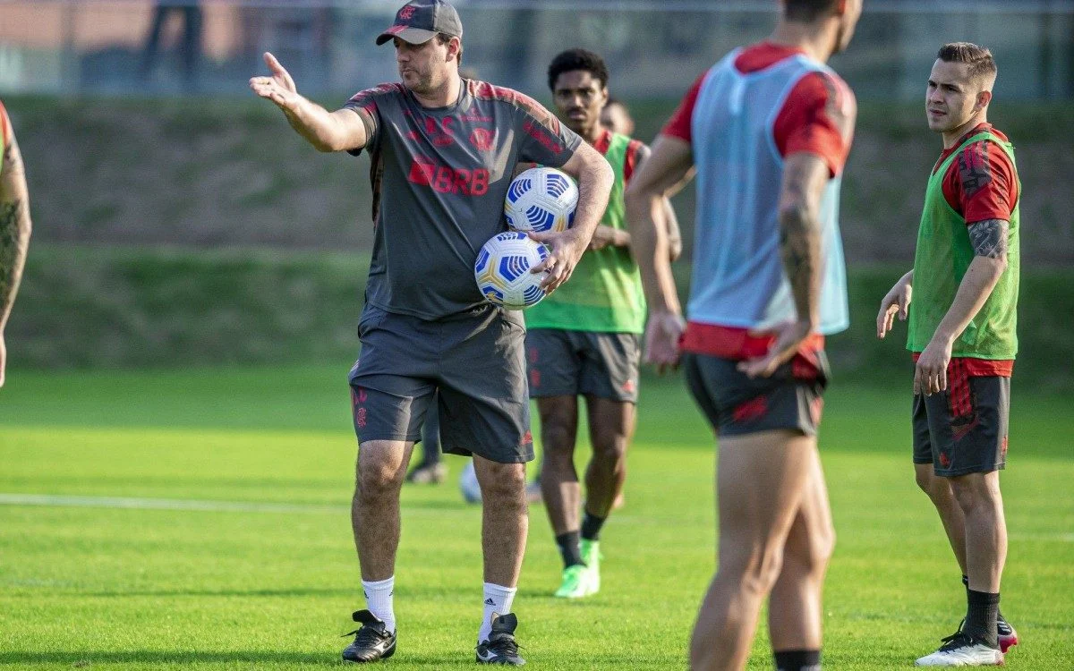 No jogo contra a Chapecoense, a equipe será comandada por Maurício Souza