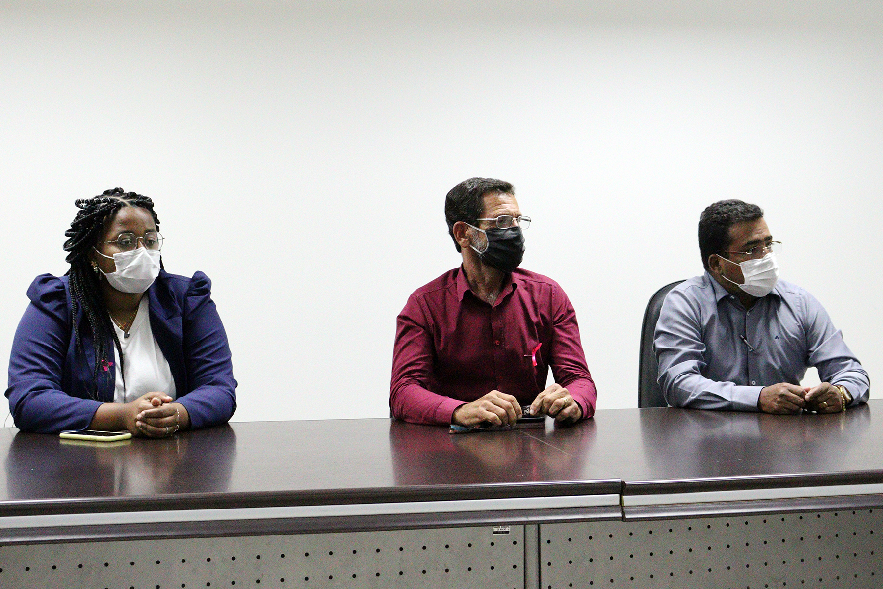 Vereadores Iza Vicente (Rede), Amaro Luiz (PRTB) e Edson Chiquini (PSD) durante reunião da CPI da BRK Ambiental 