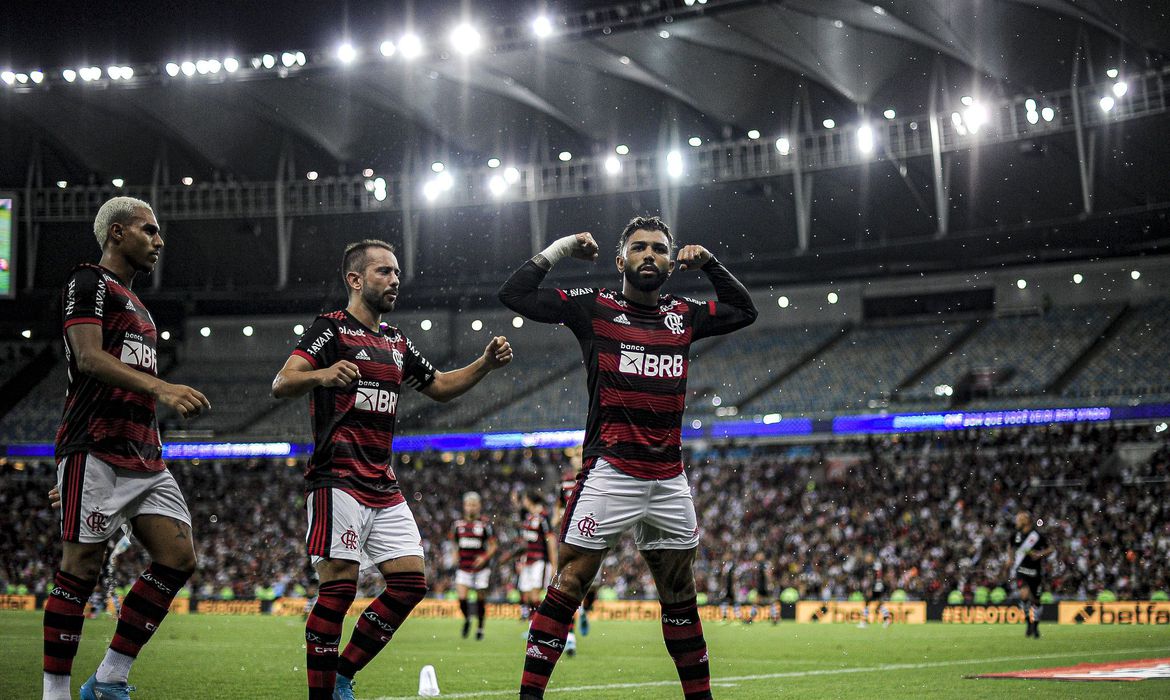 Gabriel Barbosa garante vitória de 1 a 0 com gol de pênalti