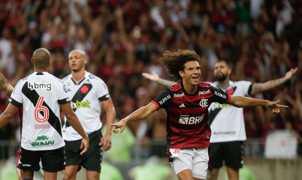 Vasco assusta, mas gol de Willian Arão derruba ímpeto cruzmaltino