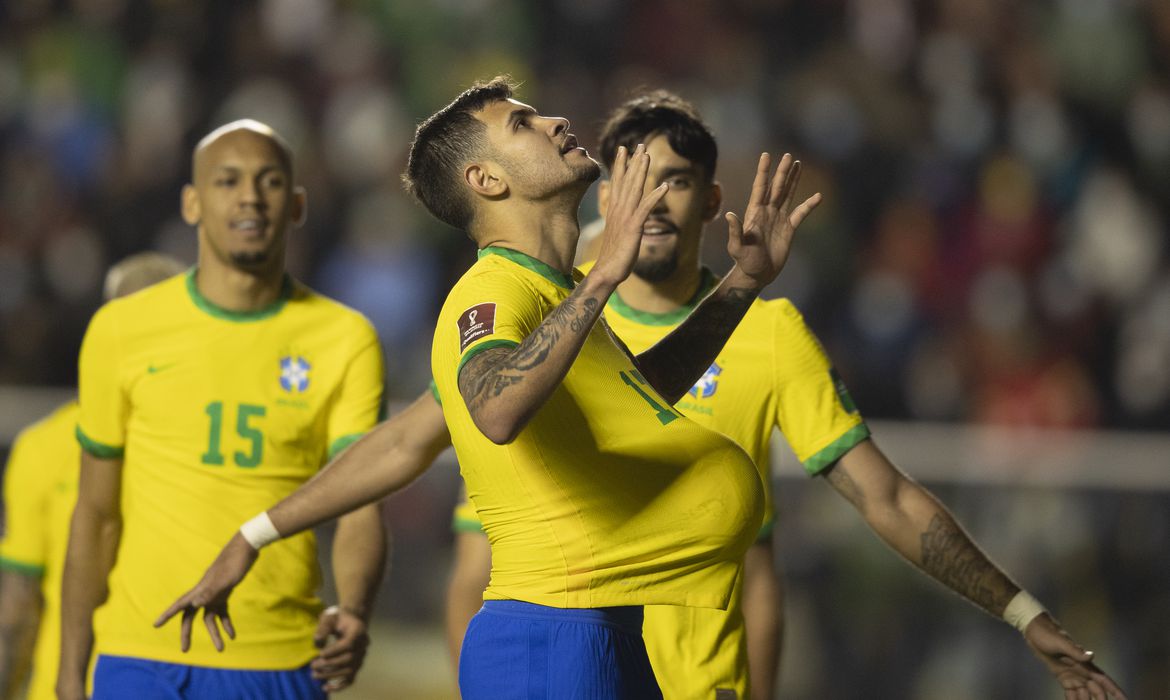 Com este triunfo a equipe comandada pelo técnico Tite chegou aos 45 pontos