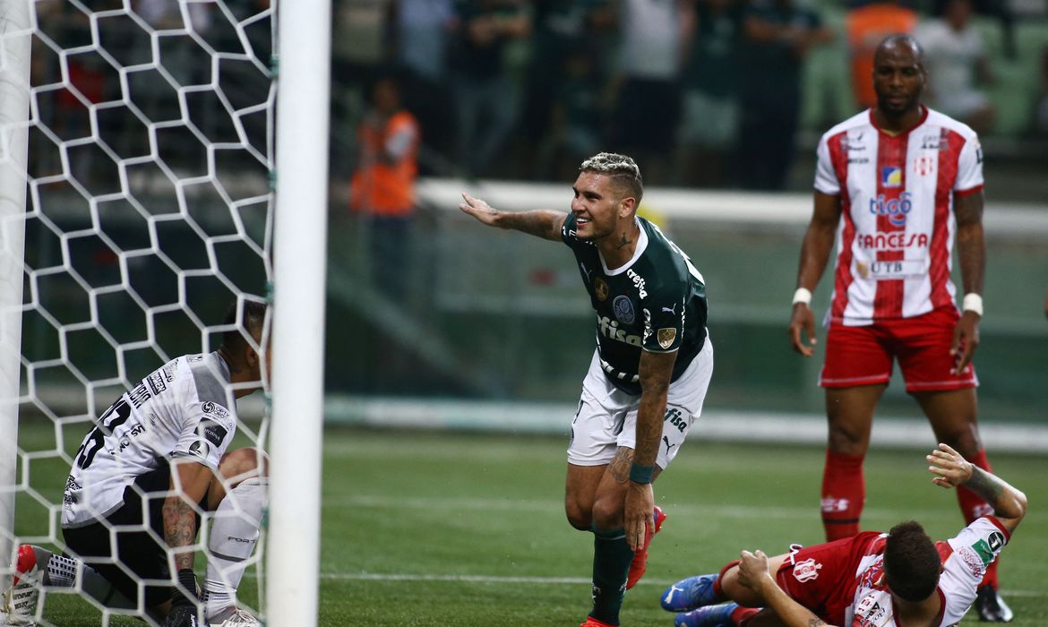 Com quatro gols, o atacante Rafael Navarro (foto) é o destaque