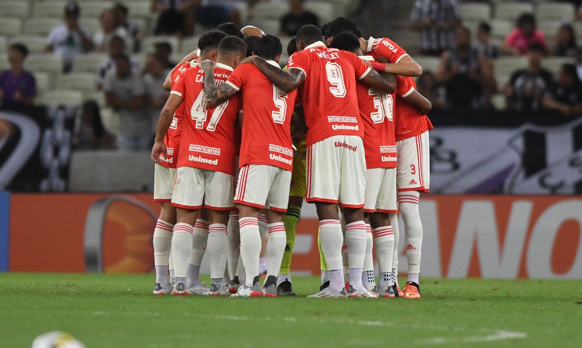 Colorado garante vitória com gol de Moisés nos acréscimos