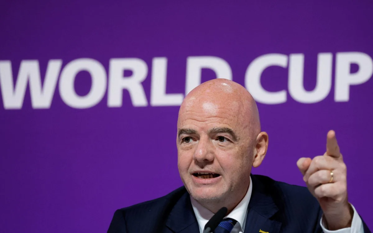 Presidente da Fifa, Gianni Infantino pensa em aumentar número de seleções por grupo na Copa do Mundo de 2026