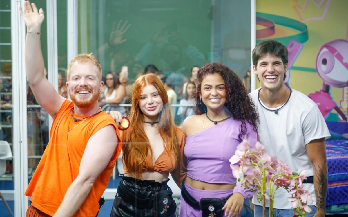 Manoel, Paula, Gabriel e Giovanna são os participantes da Casa de Vidro