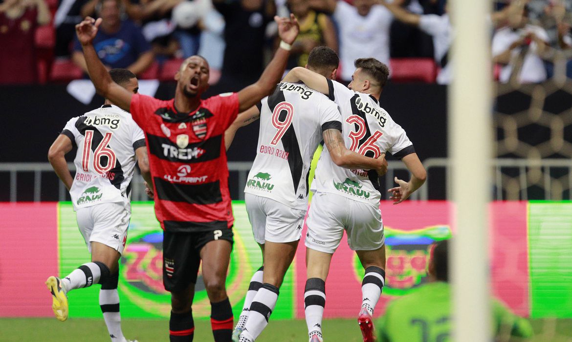 O Vasco avançou para a segunda fase da Copa do Brasil após golear o Trem por 4 a 0