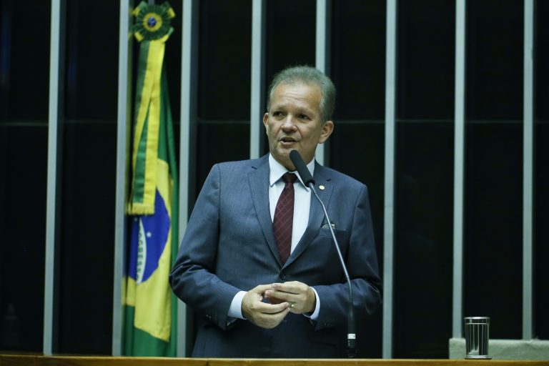 O autor da proposta, deputado André Figueiredo Fonte: Agência Câmara de Notícias