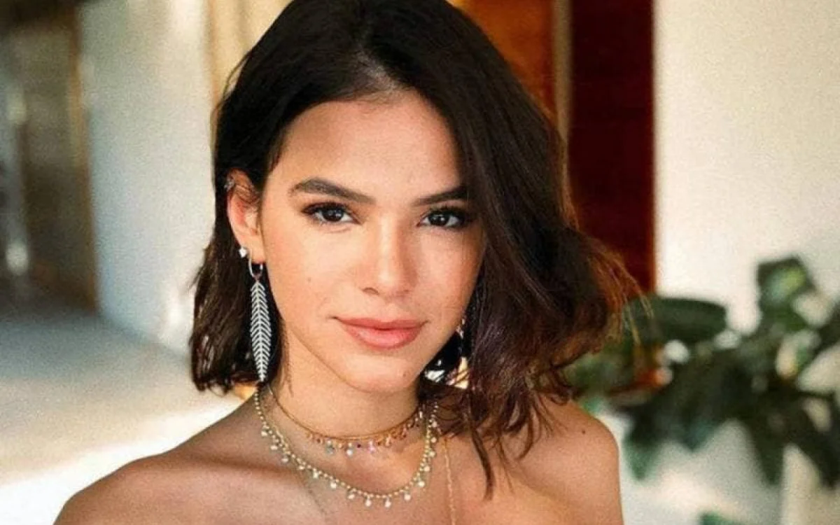 Bruna Marquezine posa nua para capa de revista de moda famosa - RJNEWS