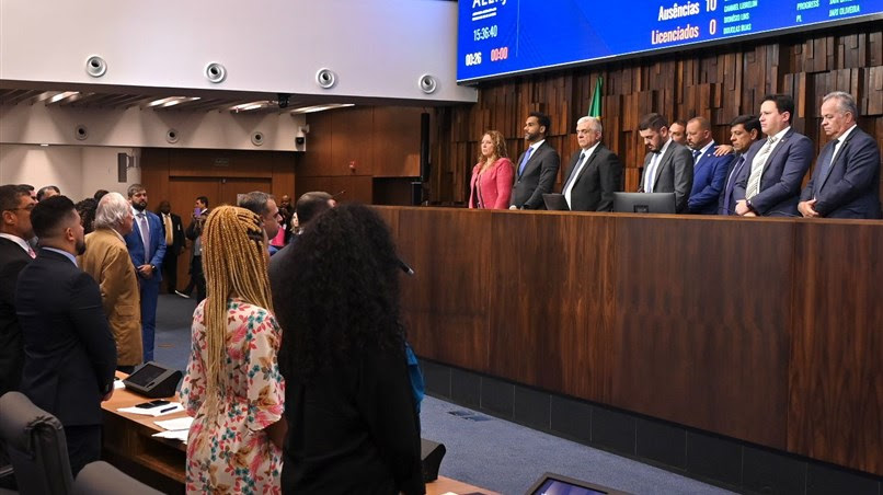 Assembleia faz um minuto de silêncio em solidariedade ao jogador da seleção brasileira