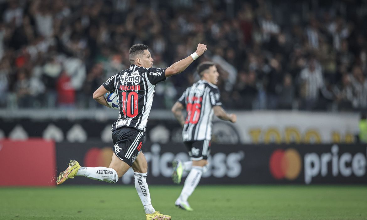 Atacante marcou os gols da vitória de 2 a 1 do Galo sobre o Athletico