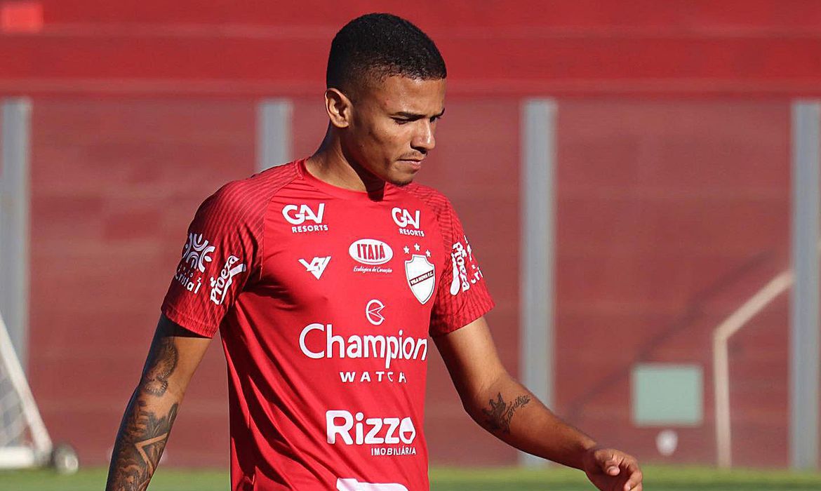 Romário, ex-Vila Nova, também recebeu do STJD uma multa de R$ 25 mil