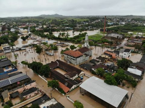 Municípios foram duramente castigados por fortes chuvas.