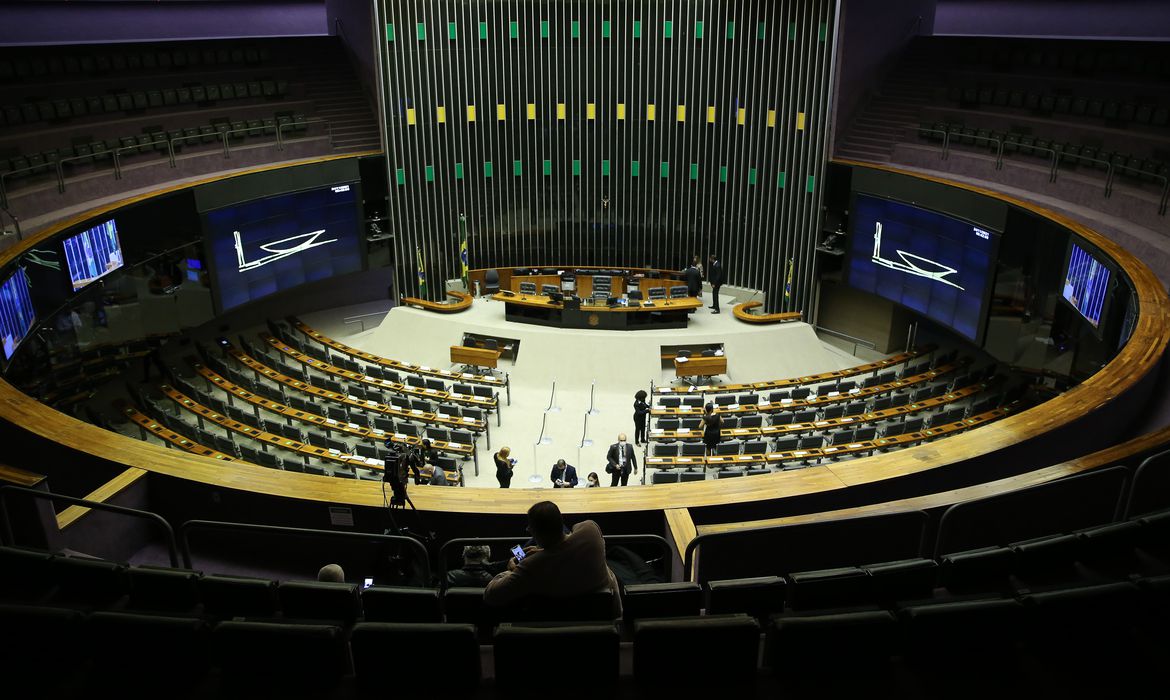 Deputados e governadores ainda negociam pontos do texto