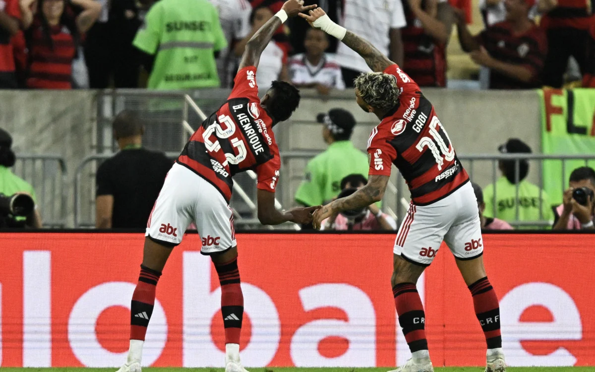 Bruno Henrique, de cabeça, marcou o gol que garantiu o triunfo rubro-negro no jogo de ida das oitavas de final
