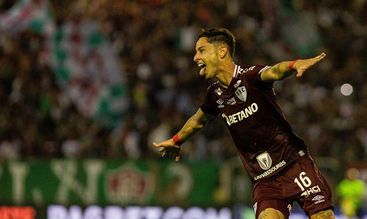 Diogo Barbosa garantiu a vitória do Fluminense contra o Fortaleza