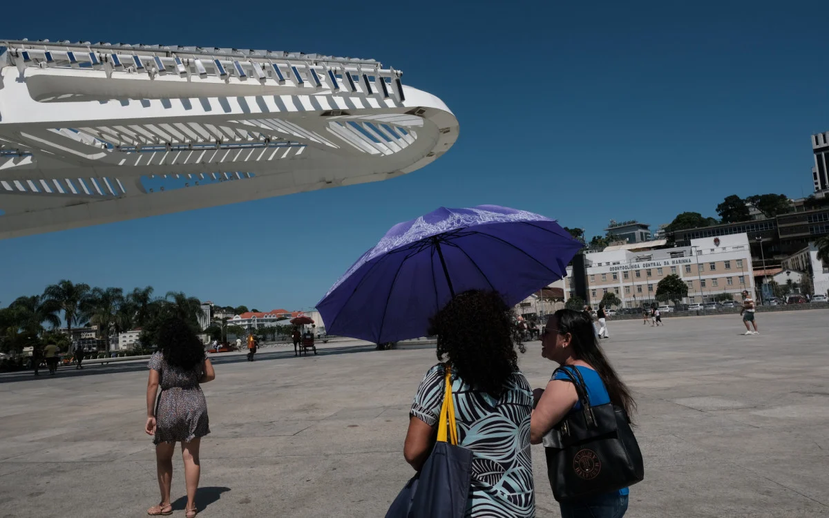 Clima tempo na Praça Mauá, nesta Segunda-feira (23).