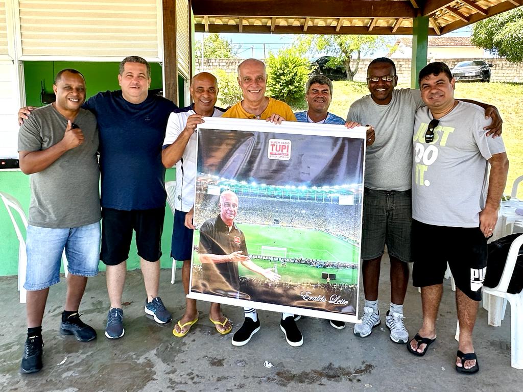 O radialista da Super Radio Tupi e Presidente da ACERJ Eraldo Leite recebeu uma homenagem dos colegas, e se mostrou otimista, em relação ao futuro da crônica esportiva.