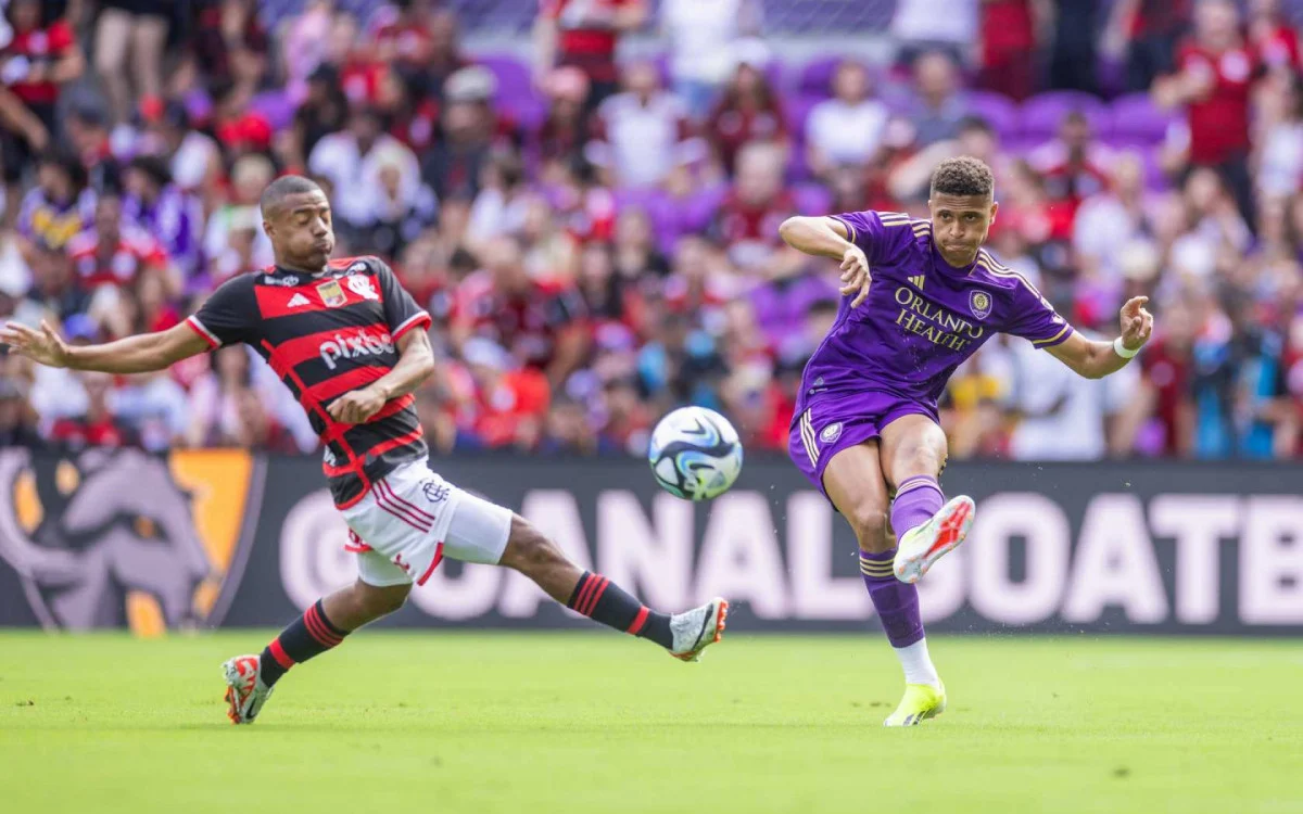 De la Cruz foi titular pela primeira vez no Flamengo, em amistoso contra o Orlando City