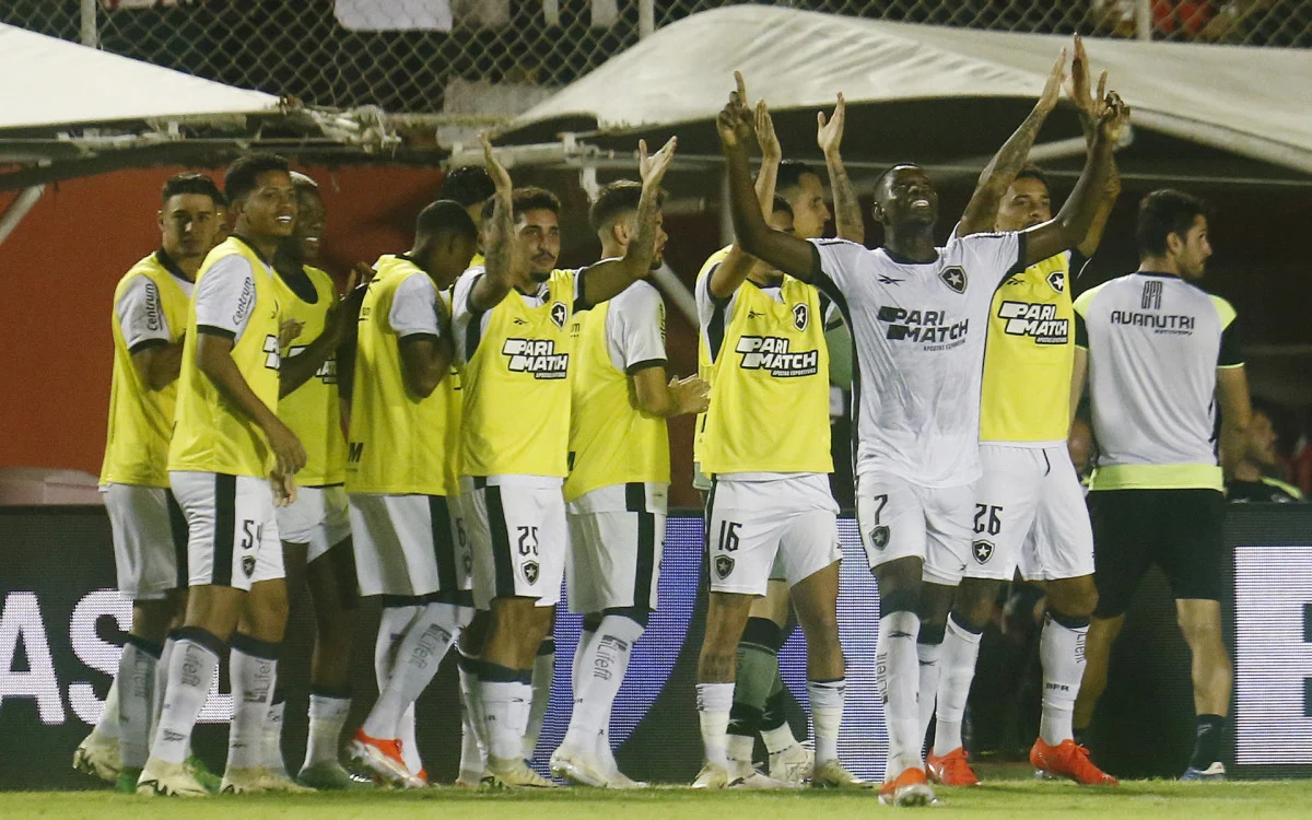 Luiz Henrique marcou o primeiro gol do Botafogo no duelo com o Vitória