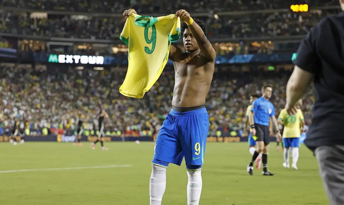 Seleção brasileira joga mal, mas triunfa por 3 a 2 nos Estados Unidos