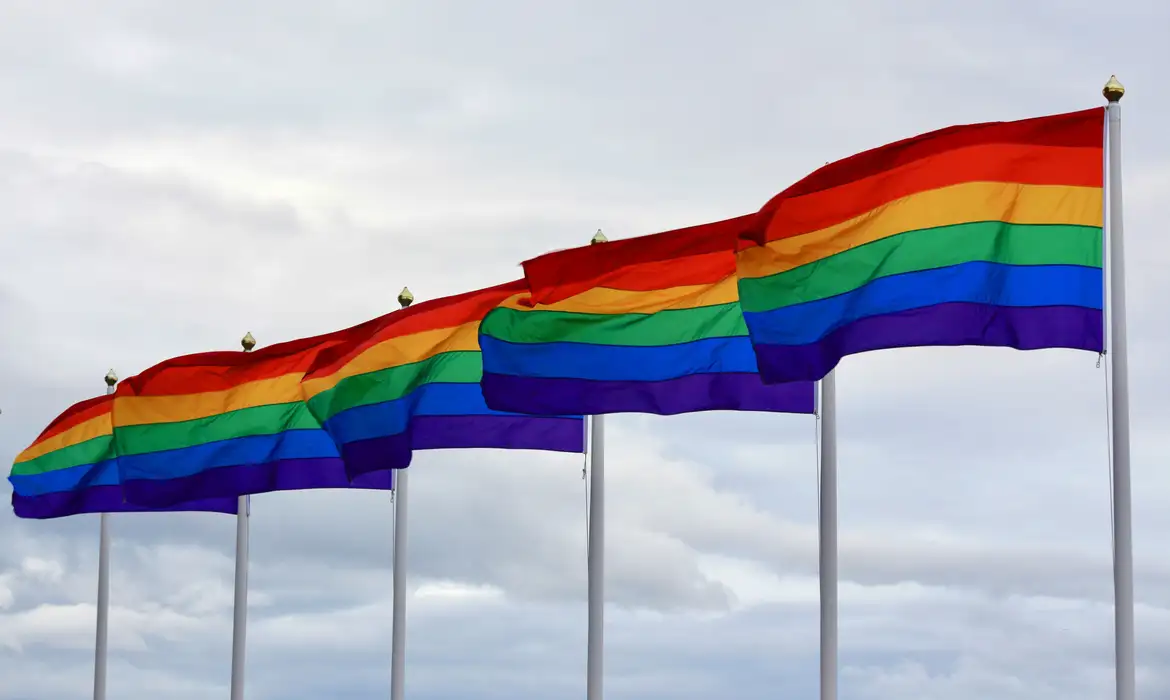 Ano de 2023, país registrou recorde de 13.613 casamentos homoafetivos