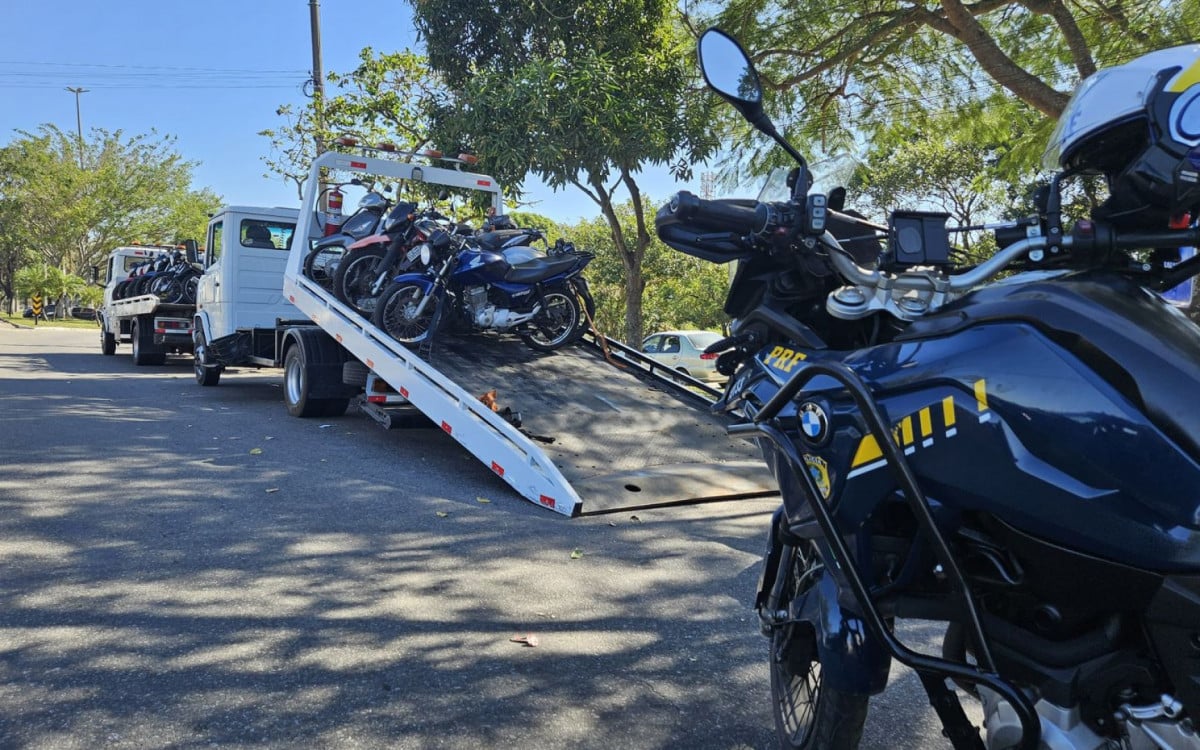 Operação aconteceu em Campos, visando diminuir os acidentes envolvendo motocicletas