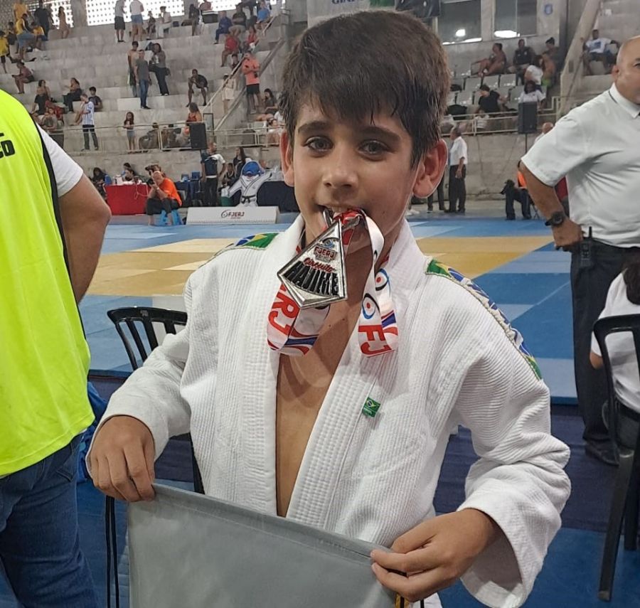 Heitor Cardoso, de 10 anos, sobe ao pódio do Torneio Hajime