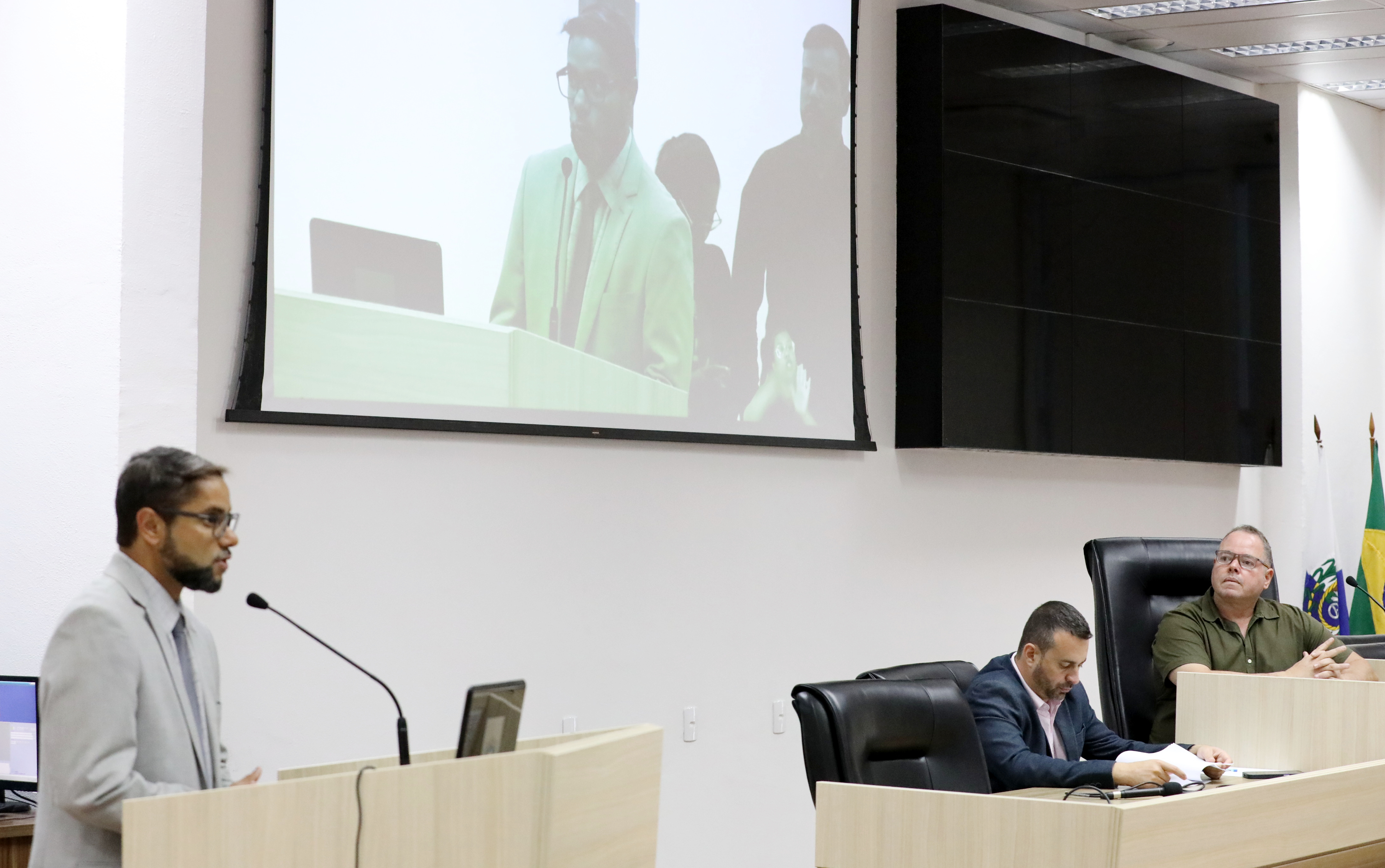 O vereador e líder do governo na Câmara, Luciano Diniz, presidiu a discussão