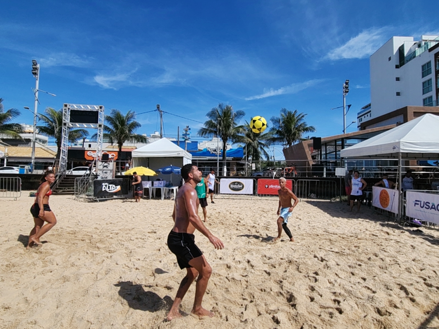 Evento acontece desde 2016 na Praia dos Cavaleiros