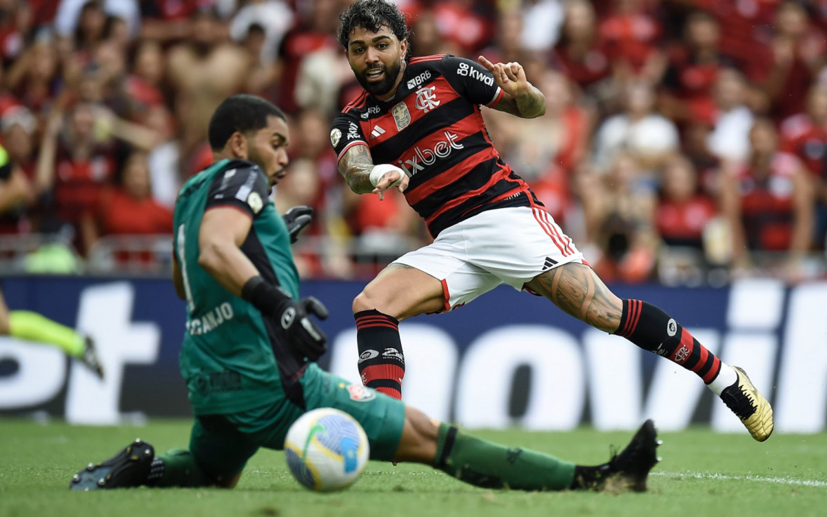 Atacante foi substituído aos 35 da segunda etapa e ovacionado no Maracanã