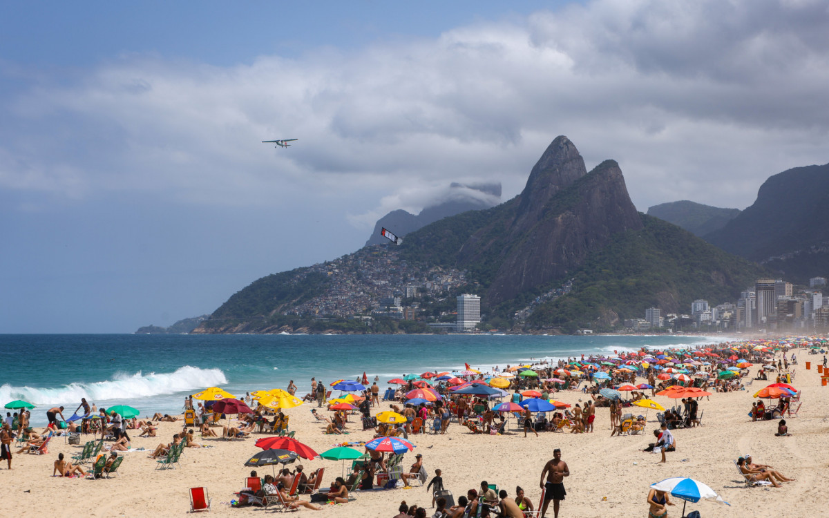 Intenso calor levou cariocas para praias do Rio nos últimos dias