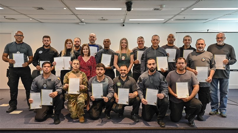 Os policiais atuaram em áreas de risco utilizando aeronaves, botes e viaturas blindadas