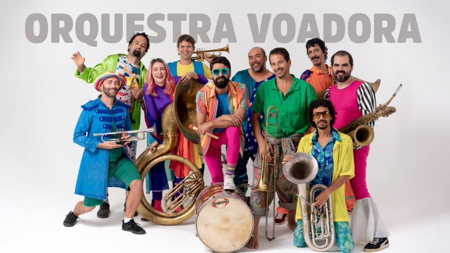 A Orquestra Voadora traz a alegria carioca das bandas de rua para o Rio das Ostras Instrumental