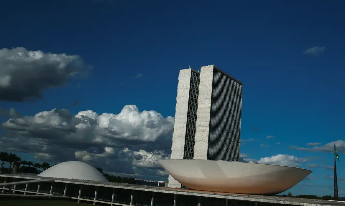 Enviada em outubro, MP foi transformada em projeto de lei