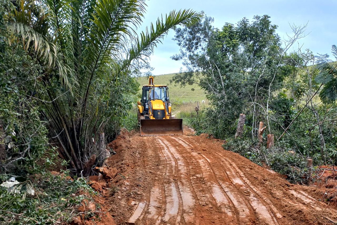 A ação tem como objetivo minimizar os impactos causados pela forte chuva que atingiu a região neste mês, causando queda de barreiras em alguns pontos isolados