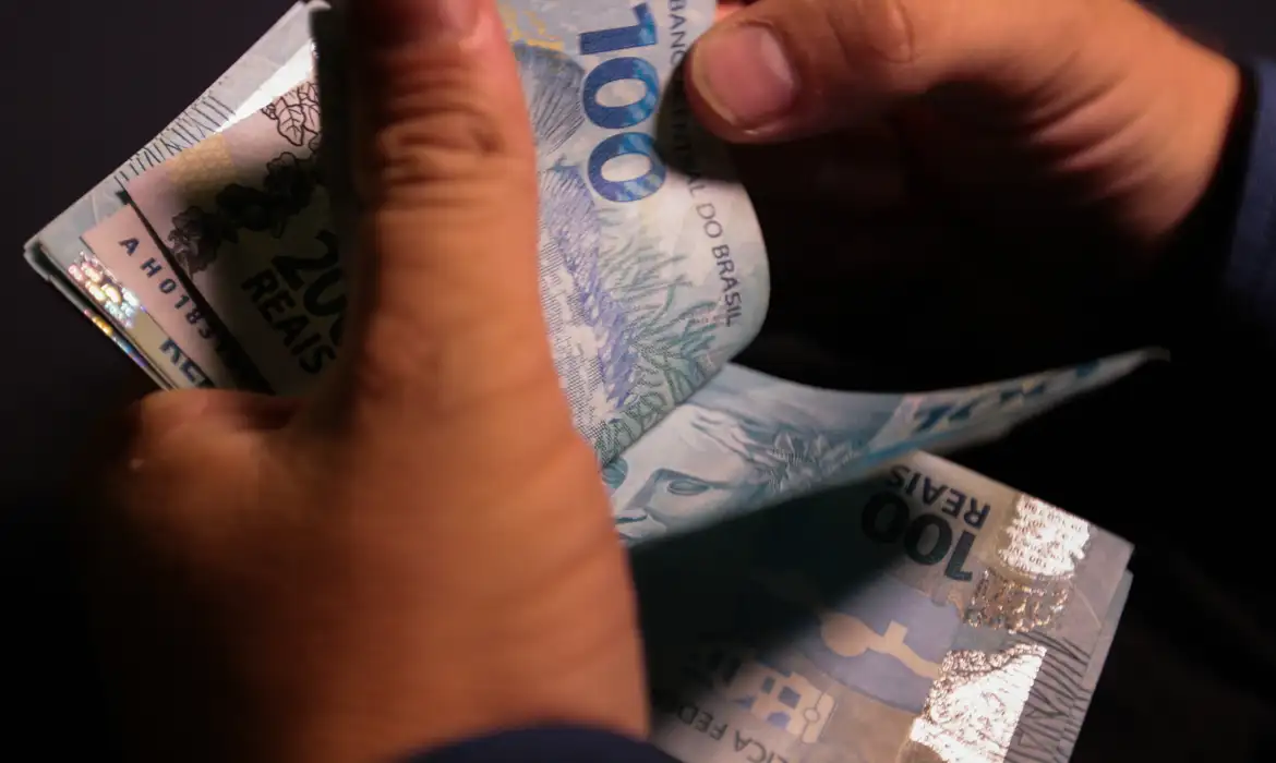 Piso para 2025 deve ficar em R$ 1.518