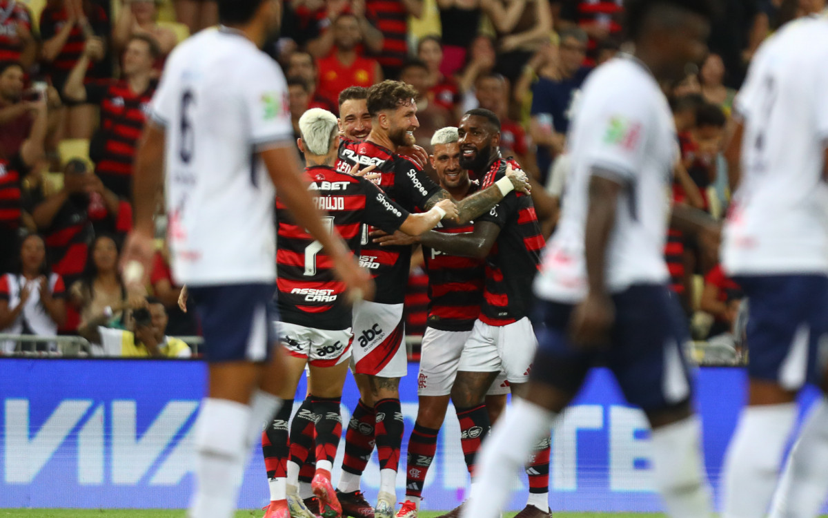 Flamengo deu show no Maracanã e goleou o Maricá