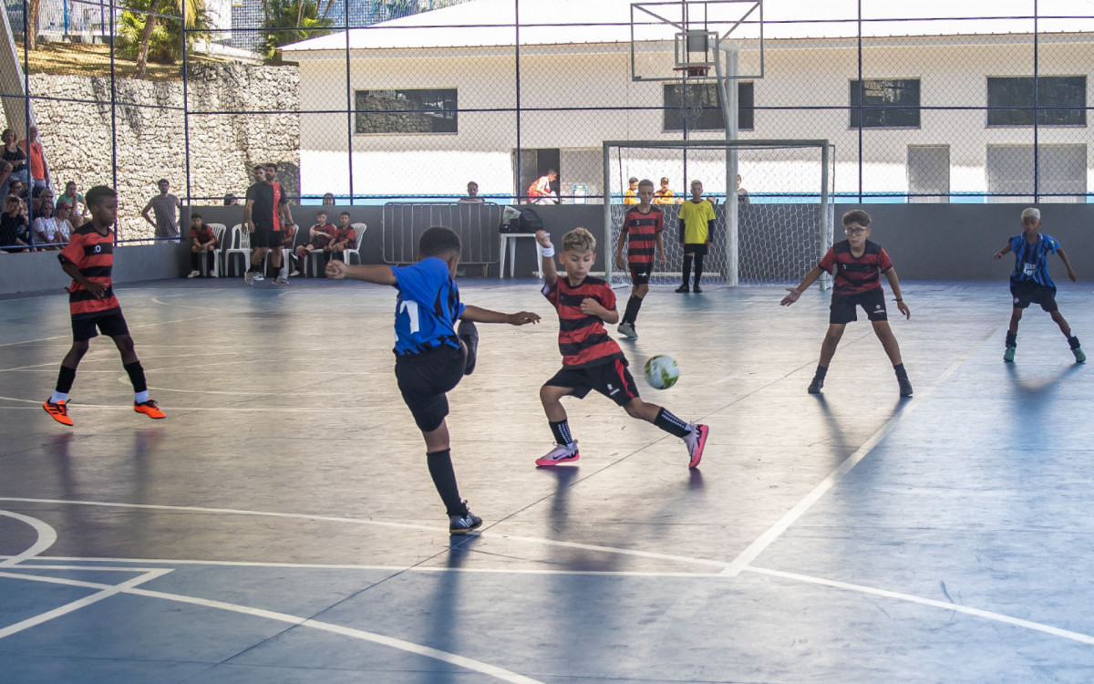 Atletas de diversas cidades participam da Macaé Cup Futsal na Arena Sol Y Mar