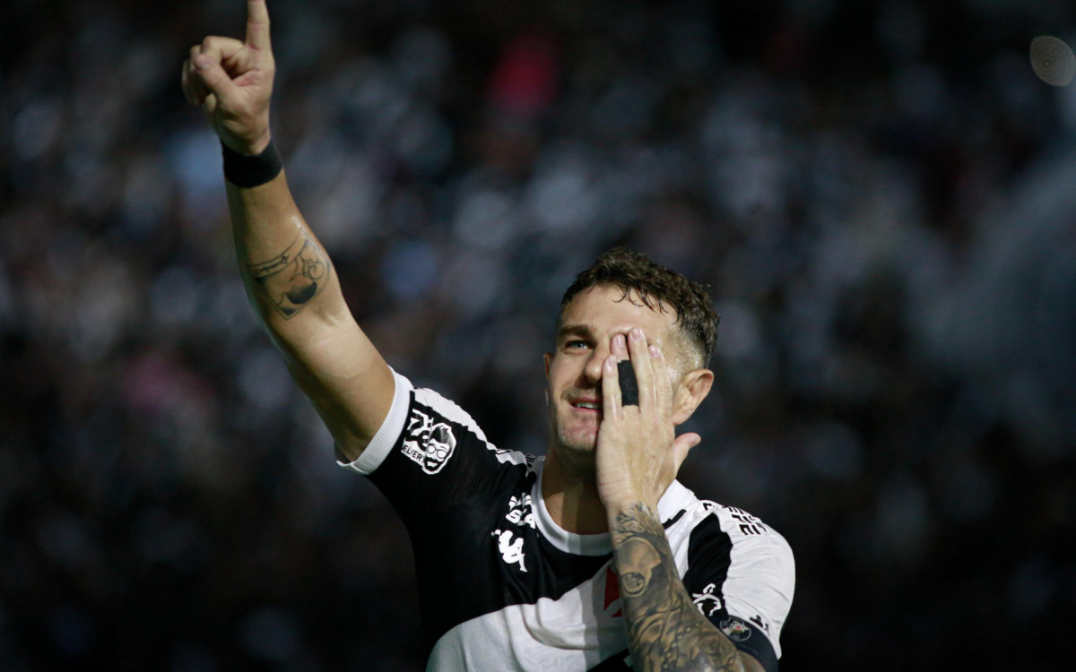 Vegetti fez o gol do Vasco na vitória sobre o Botafogo