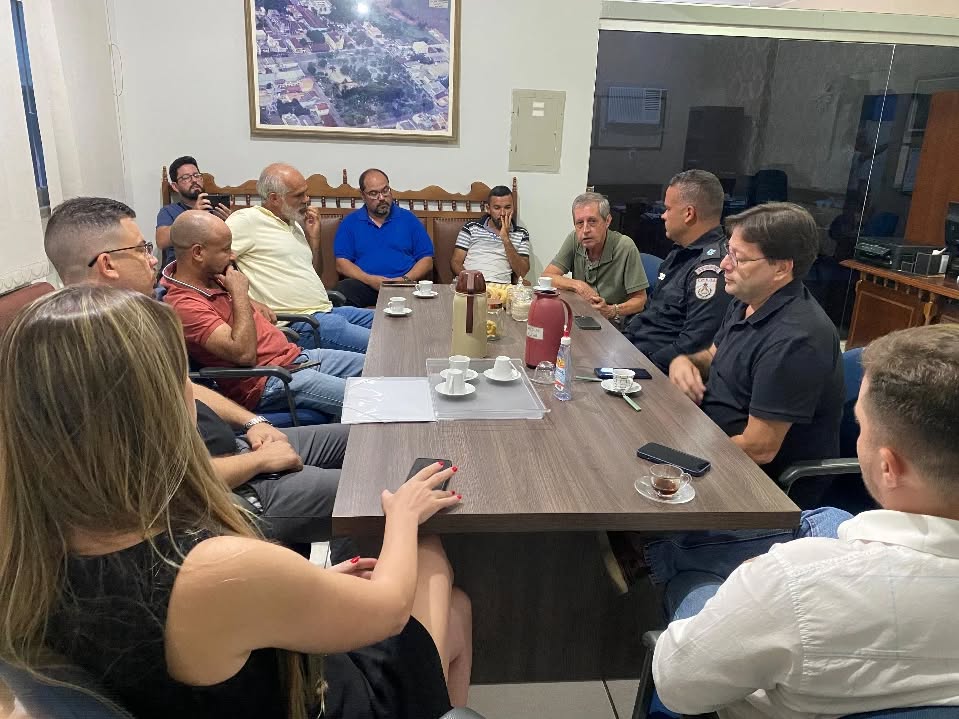 Durante a reunião, o prefeito Valmir Lessa solicitou à Polícia Militar o aumento do efetivo policial para garantir mais segurança 