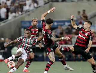 Flamengo vence Fluminense no primeiro capítulo da final do Carioca