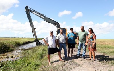 Quissamã realiza ações de preservação de recursos hídricos e apoio aos pescadores locais