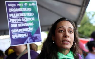 Mulheres do DF marcham por políticas públicas e contra o feminicídio