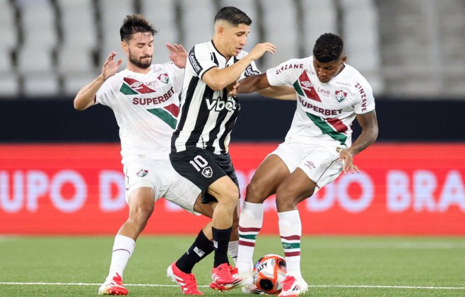 Botafogo vence o Fluminense na estreia do elenco principal em 2025